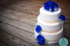 Hochzeitstorte . 3 Stöcke . blaue Rosen . Motivtorte .